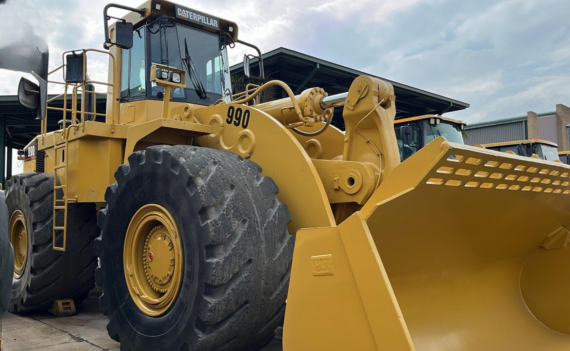 CAT 990